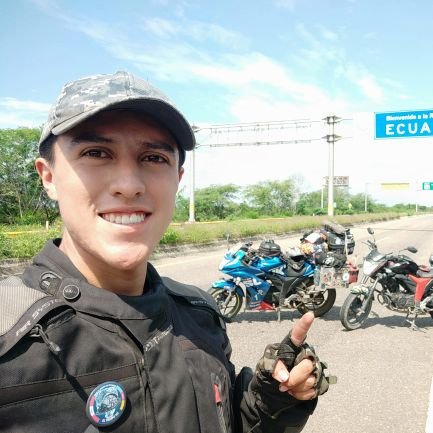 Tengo 22 Años #MotoViajero de profesión me encanta Viajar salir de la rutina diaria. Emprendedor, Responsable, noble, amor a la naturaleza