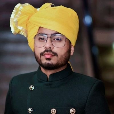 MBA Student,
Social activist @missionudaanfoundation,
artist/musician,
travel lover