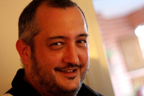 radiomakuto's profile picture. Barakaldés en Madrid, LADE, master en D. Comercial y MK, media vida intentando dominar el arte de la venta y la comunicación en el sector tecnologico.