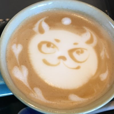 モーニングコーヒーは至福のときだね。甘いものも好き！エクレア最高！