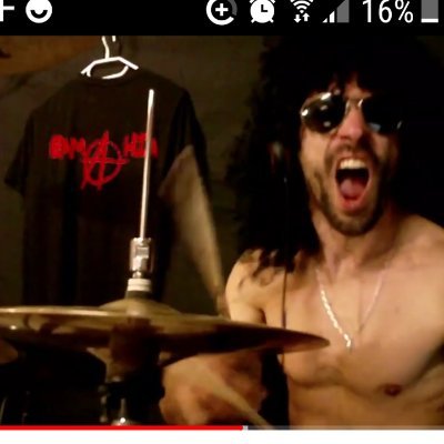 Le rire, jouer du rock, et le mettre en vidéo!
Les Studios du Mardi sur YouTube lien ci-dessous