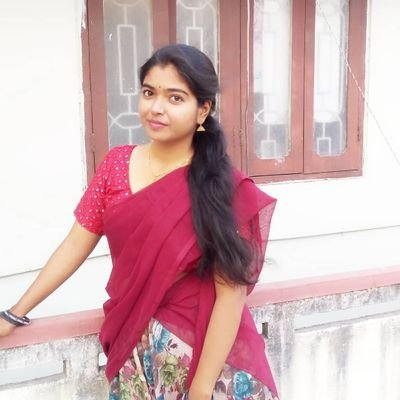உன்னை இயல்பாக
கவர்ந்து வைத்திருக்க
என்னிடம் சொல்லிக் கொள்ளும்
படி எதுவுமில்லை என்னவனே
உன் மீதான பைத்தியமும்
சில கவிதைகளும் தவிர