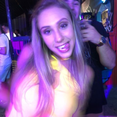 CamilaSmuda's profile picture. to aqui pra reclamar e fazer drama mesmo
