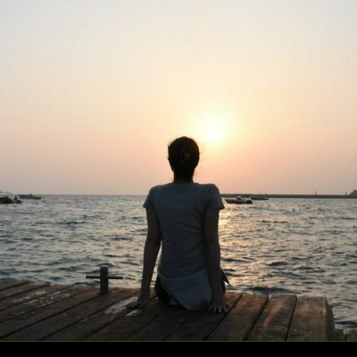 S6b3zBeAXoUzoGT's profile picture. سابقه‌ی آشنایی آدم‌ها
اصلا مهم نیست .
آنچه مهم است  ،
نزدیکی روحی ست . . .!