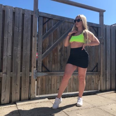 chri6001's profile picture. let's go on adventures together 😊🌺