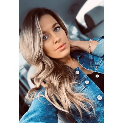 EmilyNicoleS93's profile picture. 