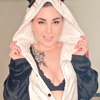 Nonbinary, queer, emo girlfriend. Lets talk about music and have some fun.
NSFW 18+
https://t.co/UntXRc6QUE