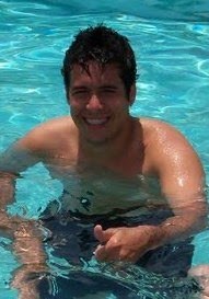 Tô com vontade de te encher de beijos
beija na boca mata o meu desejo
nem que seja só por hoje
eu quero te amar
amanhã sei lá.