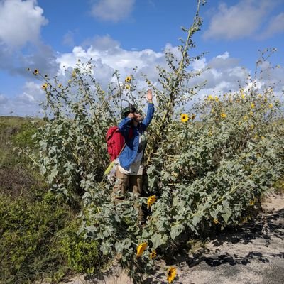 Del Apatlaco para el mundo. Amo a los loros y a las plantas . Me interesan la evolución, los cultivos y la conservación. A veces soy elle. Españglish.