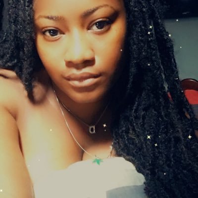 Tht_EmO_Chick's profile picture. 