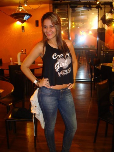 Eu sou uma pessoa alegre,meiga ,brincalhona gosto de fazer amizades enfim sou feliz!!!