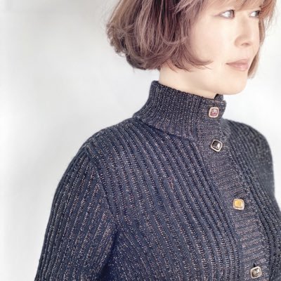 元シャネルエグゼクティブメイクアップアーティスト。グローバルな視点から日本の美を提唱。メディア、スチール、化粧品開発、コンサルティングなど幅広く活動。voicyパーソナリティ