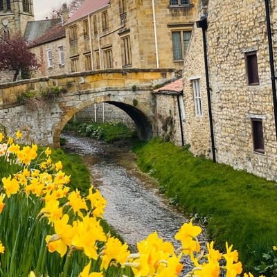 Pretty market town in Ryedale with a variety of quality independant shops, visitor attractions,galleries,cafes & accommodation.The perfect day-trip destination.