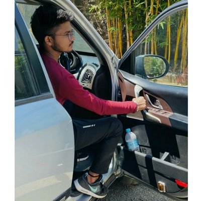 Manthan Patel live in 🇮🇳 Dream - travel once 🇨🇭 Addicted to watch TV shows and series.