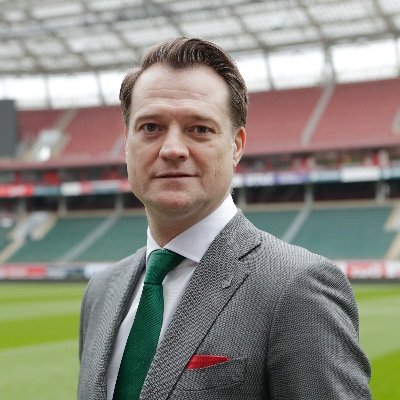 Football Executive
Lifelong enthusiast of the beautiful game. Entscheidend is auf'm Platz!