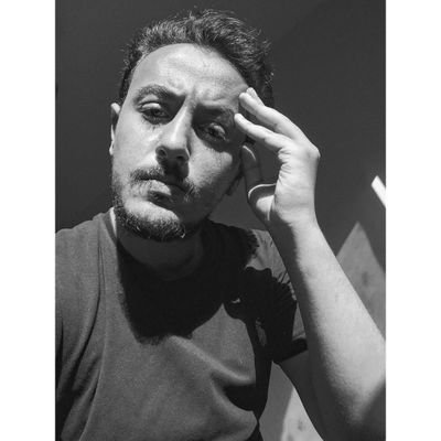 مدير عام الجمعية العمومية لإنقاذ ما يمكن إنقاذه.
Photography is my painkiller 📷♣️