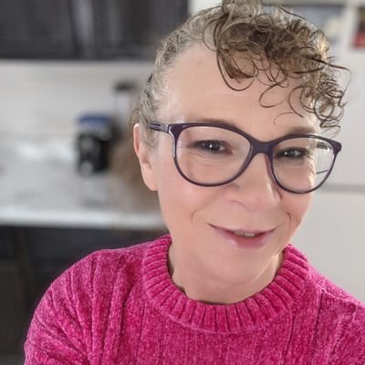 Kathyglo15's profile picture. 