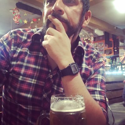 Escritor de la vida, papá de Luana Abril y Analia Luján:en este camino largo que un día la vida me vio caminar, queme una biografía y sople cenizas de mi ayer.