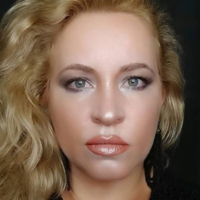 Maquiadora profissional visagista. 
Criadora de conteúdo digital
Revendedora exclusiva Maria Margarida e Hinode
Canal no Youtube: Tati Oliveira Make