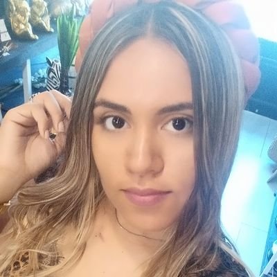 Me encanta pisar las hojas secas / Soy amante de las sonrisas / Periodista / Social Media Manager