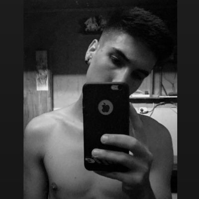 NahuelBnaa's profile picture. 20 años , #calladoperocopado ,curioso,amante del amanecer y el fernet