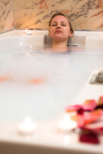 Immerso nel magico paesaggio toscano, Terme Bagni di Lucca offre cure termali tradizionali e trattamenti di benessere. Ideale per il tuo benessere e relax.