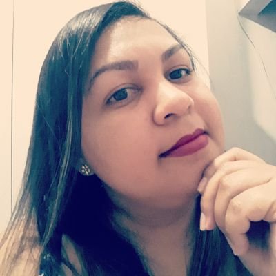 o coração de uma mulher guarda o qua a mente tenta esquecer