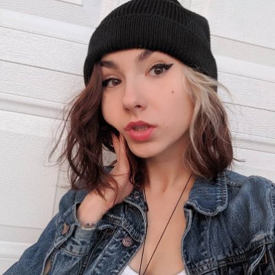 IlliterateAnvil's profile picture. New account (previously @esoterics_)
Shakespeare enthusiast and vintage trinket collector