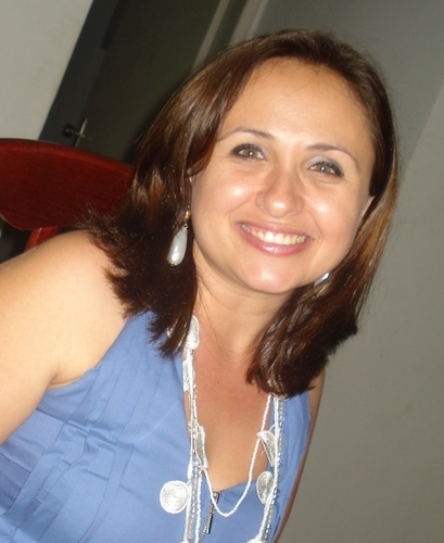 Filha de Rinaldo e Gorete, mãe de Maria Clara, pisciana, apaixonada. Gestora Financeira de profissão e Flamenguista de coração!!!