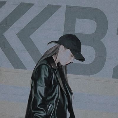 _tteokbokkii's profile picture. girls are born to love girls 🌈