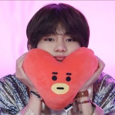 Strong Power Thank You 💜 LY Tour 2018 in Berlin 💜 I live so I love 💜 🐰🐯 f4f