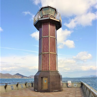 歌人。国際啄木学会会員。ブログ「やさしい鮫日記」。同人誌「パンの耳」。フレンテ歌会(神戸)、別邸歌会(関西など各地)を開催。第6歌集『について』(2025年5月刊行)。歌集・歌書は BOOTH(→https://t.co/UmvkO9F7k6)でも販売してます。東京都町田市出身、京都市在住。