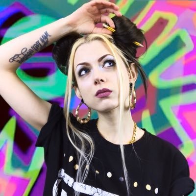 Blossom_Records's profile picture. 𝚏𝚘𝚛𝚖𝚎𝚛 #𝚐𝚒𝚛𝚕𝚋𝚘𝚜𝚜 𝚘𝚏 𝙱𝚕𝚘𝚜𝚜𝚘𝚖 𝚁𝚎𝚌𝚘𝚛𝚍𝚜 𝚠𝚛𝚒𝚝𝚒𝚗𝚐 𝚊 𝚋𝚘𝚘𝚔 𝚏𝚛𝚘𝚖 𝚖𝚢 𝚖𝚎𝚖𝚘𝚒𝚛𝚜