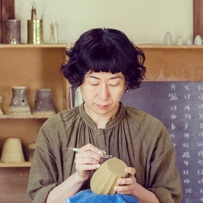 暮らしのうつわを作っています。
最新情報はインスタグラムをご覧ください。