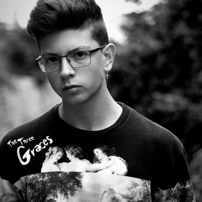 Alexbu122's profile picture. 