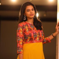Sukanya Varadharajan(@SukanyaSinger) 's Twitter Profile Photo