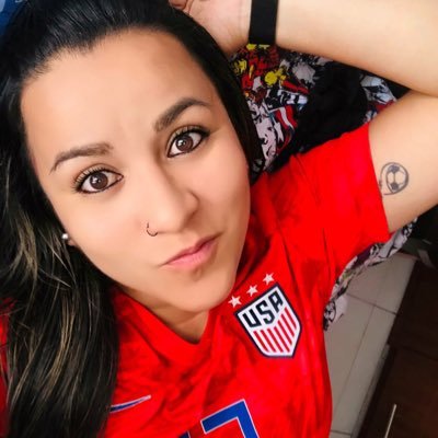 Profesional en Comercio Internacional, Fuerza Aerea Colombiana...doy gracias a Dios por mi vida, mi Familia, Amigos y el Futbol...hermana de @JoaquinPerezG