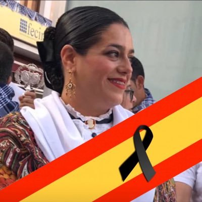 Manchega quijotesca, flamenca de alma, maestra-soñadora en continua evolucion, y nunca lloro porque vivo en carnavales