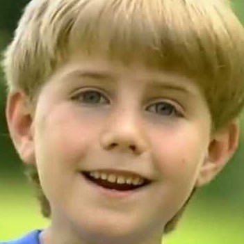 CaLuMsPiVeY's profile picture. I like to sing, dance, pretend and KAZOOOO