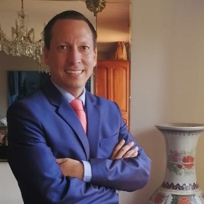 josuezoeger's profile picture. Si no sigues tus sueños alguien te contratara para q trabajes por los suyos.