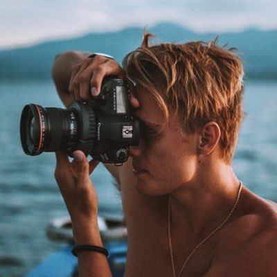 Photographer/Videographer from Hawai'i 🏝 📷🦈💧 IG: @cobiandewey