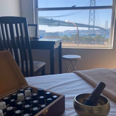 aromasoraumi's profile picture. 神戸市垂水区東舞子町・舞子駅前にある海の見えるアロマサロン＆スクール「aroma空海」の公式ツィッターです。イベントお知らせownerのあれこれをつぶやきます☆（元・青い空と青い海）