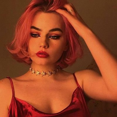 i'm a mess, I'm crazy.

18. 

Me muevo siguiendo mis impulsos, pero me mantengo real y fiel a mí misma y a los míos.