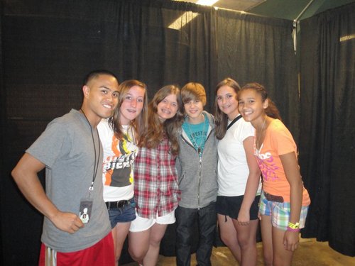 BrunoClique's profile picture. Hey! We're BieberFest! Of course we support Justin, but we also love and support Selena Gomez! We follow every single one of our followers back! (: