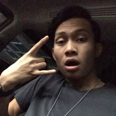 rivanovarynda's profile picture. kuliah bukan passion gue