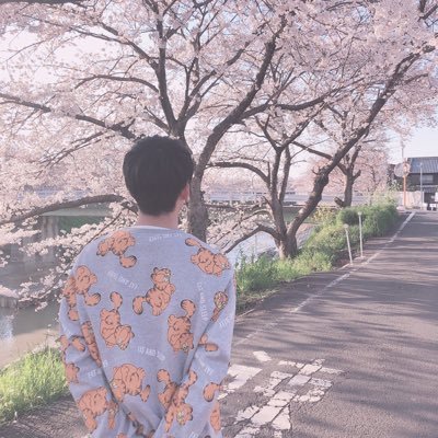 pKLAhRgazLLKi5y's profile picture. 大学用アカウント作りました！ oue 経済学部8組です！