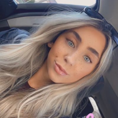 shaynaleean's profile picture. 