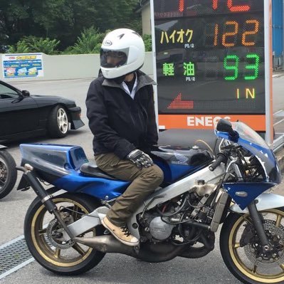 Tomo0910network 女性がバイク起こす ための1番のコツは 手伝ってくれそうな人に声掛けて助けてもらうこと ですよー 1人で起こせないバイクに乗ってはいけないという法律はありません ガンガン乗って転倒しない乗り方のコツを掴んじゃいましょう