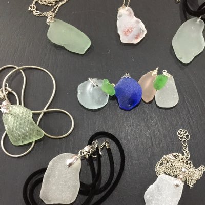 Retired, collect seaglass on beach dog walks, now a new world exists; enjoying a great creative hobby. Find me on https://t.co/6xrdIus1p0 (1s)