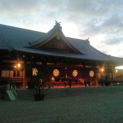 天理教の落ちこぼれ教会長です(^^;(笑)
所属教会の事情から、とりあえず名前だけの会長になり、月に一度月次祭に奈良から行ってます。
そんな立場から感じる宗教法人天理教や信仰についての感じることをつぶやけていけたらと思います。